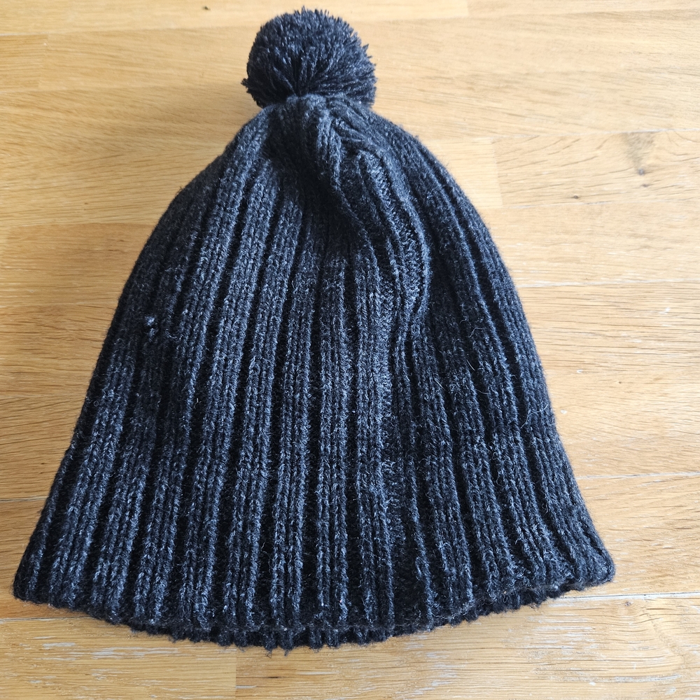 Wilsons Leather Black Rib Knit Pom Pom Beanie Hat OSFM 100% Acrylic Winter Cap